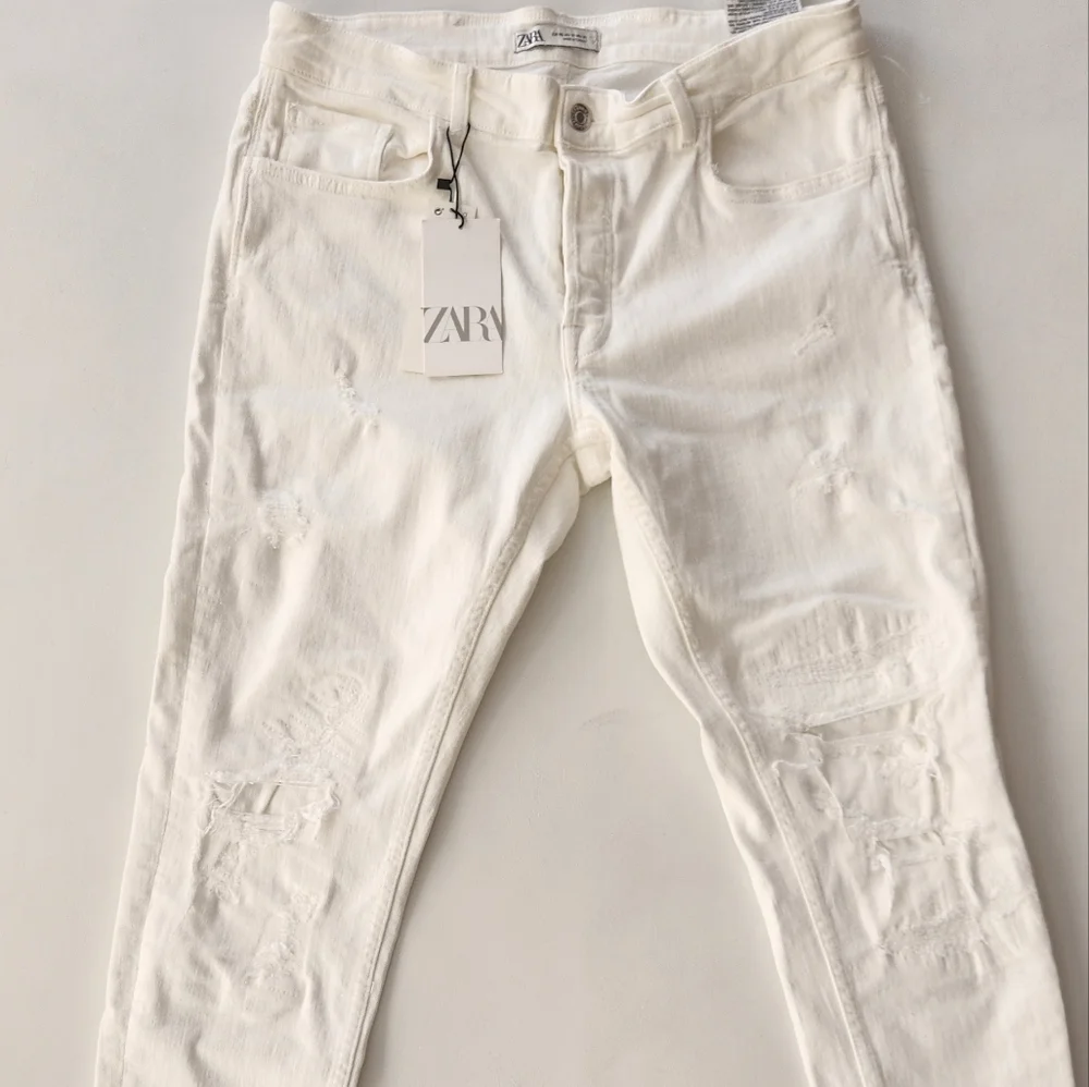 NWOT- Zara Men's White Distress Skinny Jeans - Picture 11 of 11